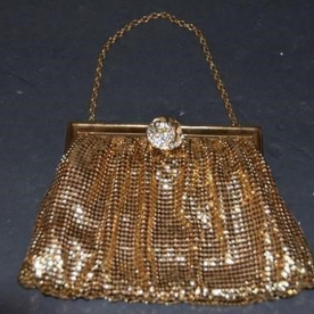 1950's Vintage Whiting and Davis Gold Tone Clutch - Picture 9 of 10